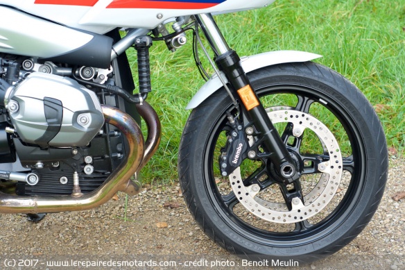 Roue avant de la BMW R nineT Racer