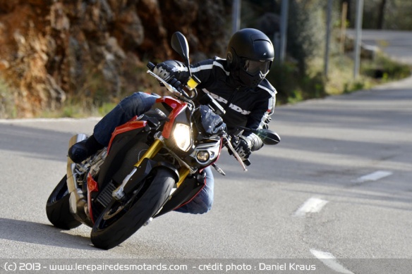 BMW S1000R à l'attaque