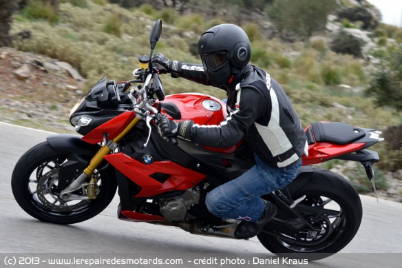 BMW S1000R sur route