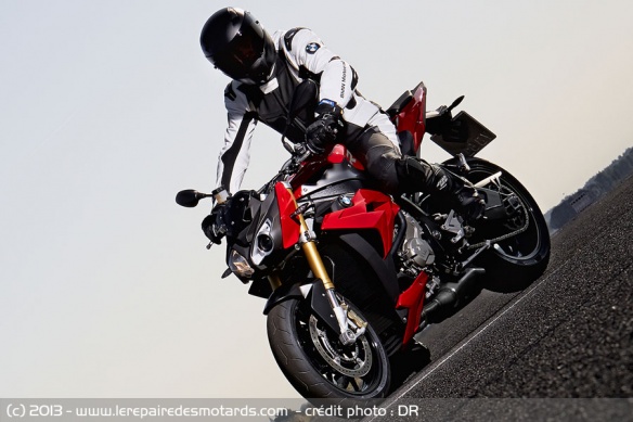 Essai roadster BMW S1000R en ville