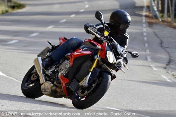 BMW S1000R en virage