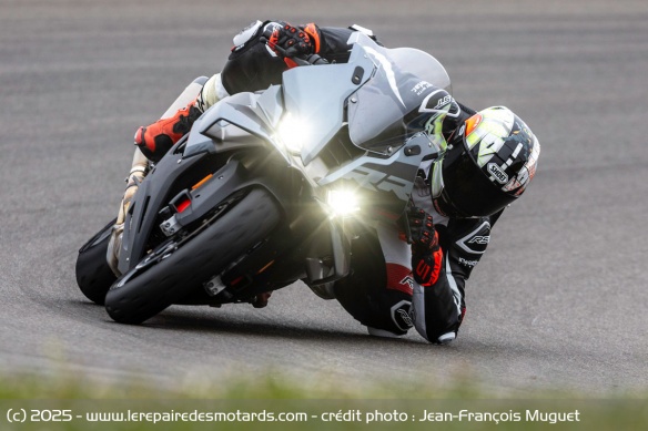 Si l'essai du jour s'est cantonné au circuit, nul doute que la S 1000 RR est la plus apte aux évolutions routières