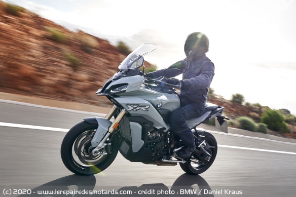 La S1000XR est pourvue d'un shifter up/down en option