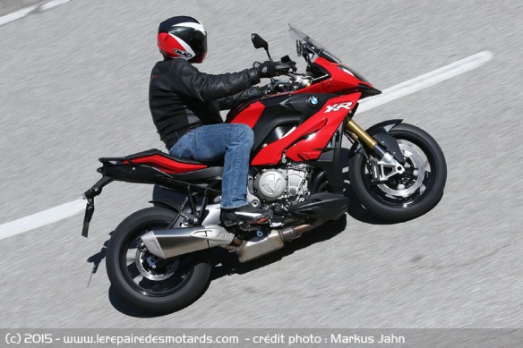 BMW S1000 XR sur autoroute