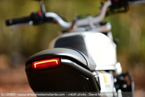 Feu arrière à LED