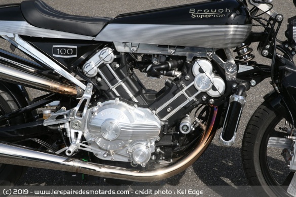Le V-Twin de 997 cm3 délivre 102 ch et 87 Nm