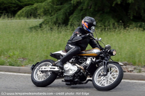 La Brough Superior Pendine Sand Racer sur route