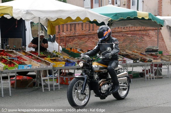 La Brough Superior Pendine Sand Racer en ville