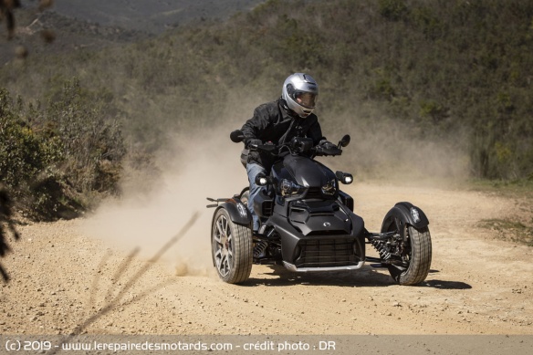 Le mode Rally autorise quelques glisses réjouissantes sur les chemins