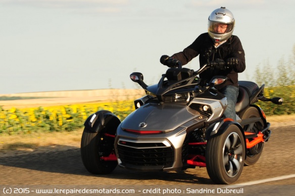 BRP Can-Am Spyder F3 S sur départementale