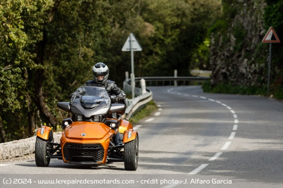 Le modèle Limited offre une bonne protection et le régulateur en fait un bon allier pour le cruising à haute vitesse