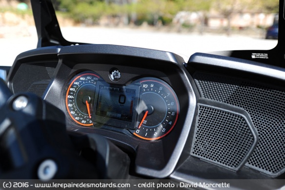 Tableau de bord et hauts parleurs Can-Am Spyder F3-T