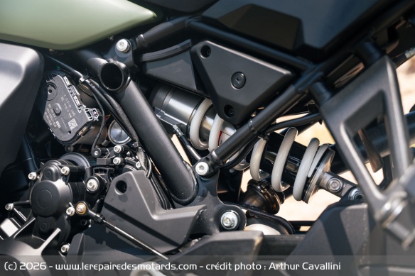 L'amortisseur arrière de la CFMOTO 1000 MT-X