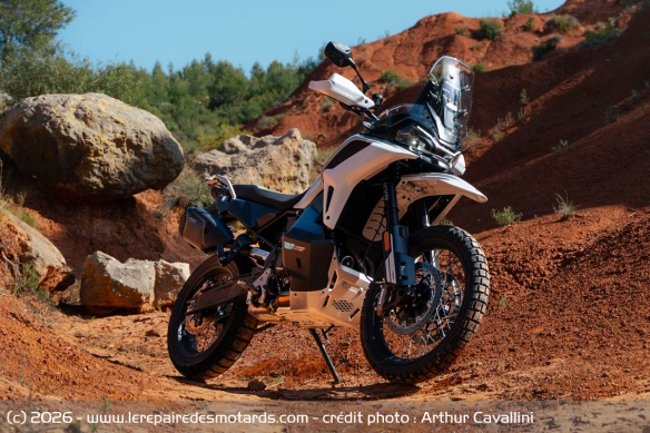 La CFMOTO 1000 MT-X s'affiche à partir de 10.599 euros