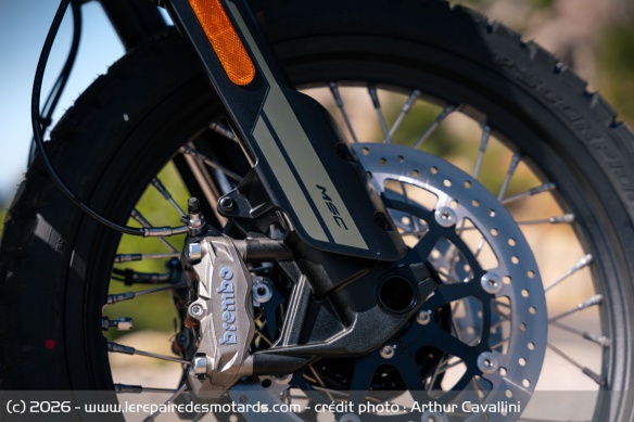 Le frein avant de la CFMOTO 1000 MT-X