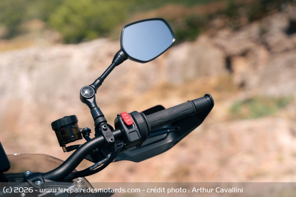 Les pare-mains de la CFMOTO 1000 MT-X