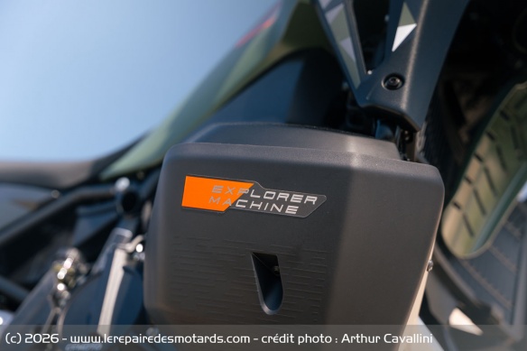 Le réservoir déporté de la CFMOTO 1000 MT-X