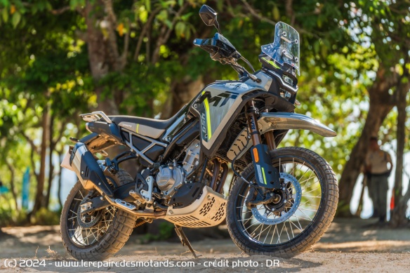 La CFMOTO 450 MT s'affiche à partir de 6.490 euros