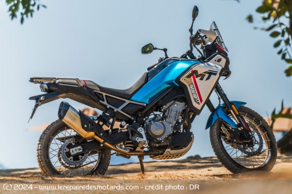 Le design de la 450 MT est dans la lignée de ce que propose CFMOTO depuis quelques années
