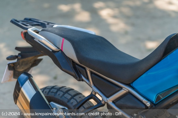 La selle de la CFMOTO 450 MT