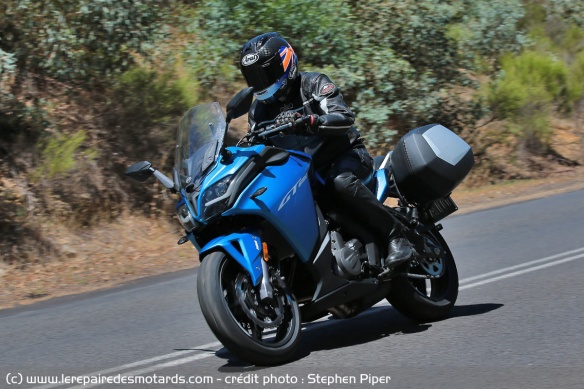 La CF Moto 650 GT sur l'angle