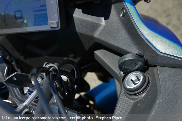 Prise 12V de la CF Moto 650 GT