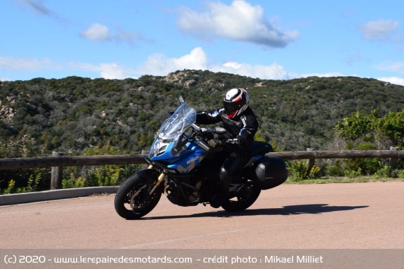 La 650 MT est facile a emmener sur les petites routes corses