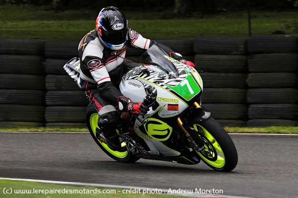 La 650NK-TT affiche de belles performances en matière de freinage