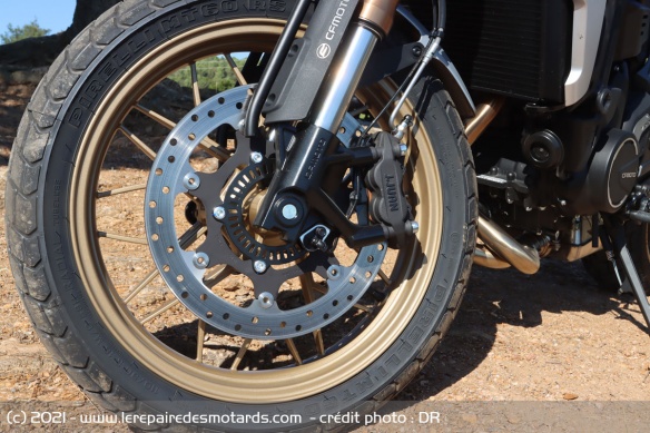 Le frein avant J.Juan de la CF MOTO 700 CL-X