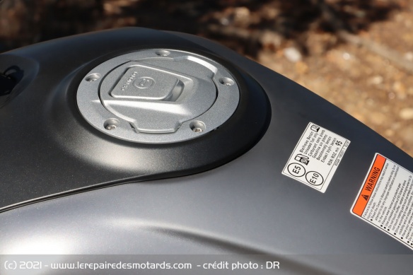 Le réservoir embarque 13 litres de carburant
