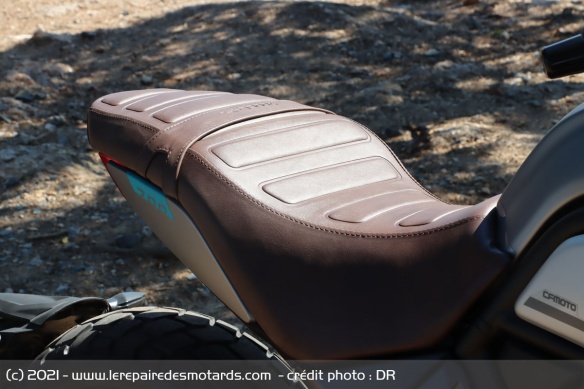 La selle de la CF MOTO 700 CL-X