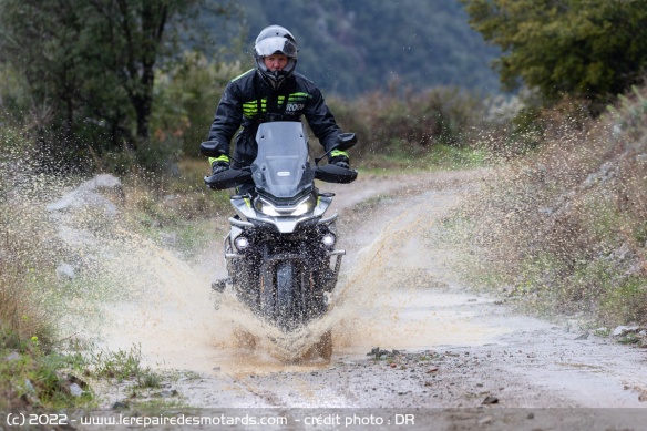 Capable d'évoluer en tout-terrain même si la route est son terrain de prédilection