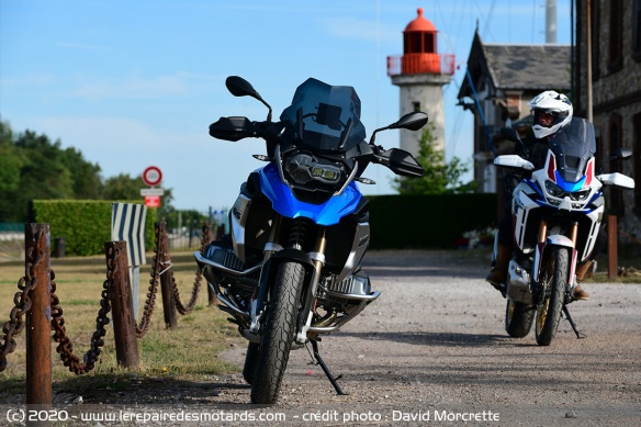 BMW 1250 GS et Honda Africa Twin 1100 au quotidien