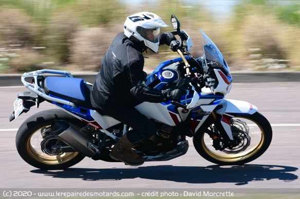 L'Africa Twin 1100 en virage