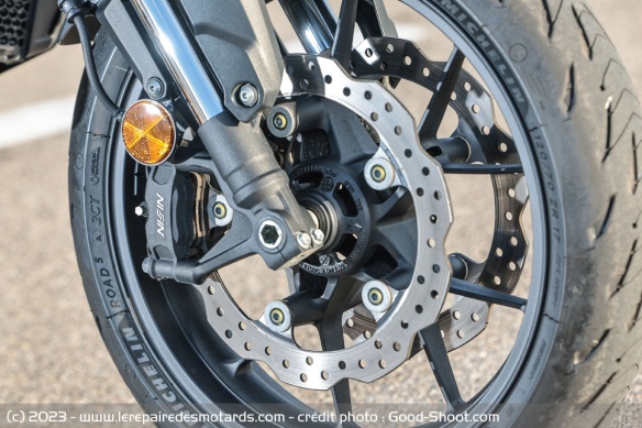Frein avant de la Honda CB750 Hornet