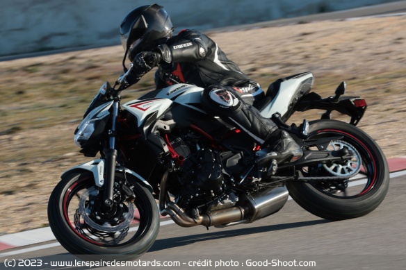 La Kawasaki Z650 sur circuit