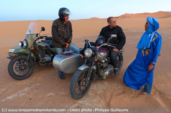 Triumph Scrambler Yéti vs Ural Scrambler EFI 2WD dans le sable