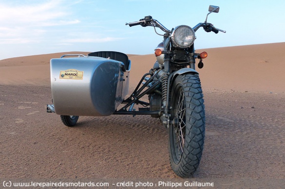 Side Triumph Scrambler Yéti de face