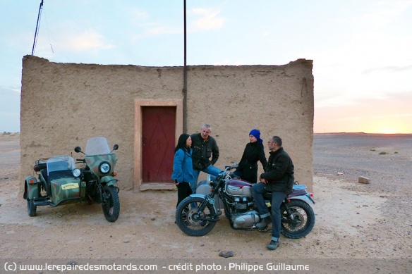 Comparatif dans le désert des Triumph Scrambler Yéti vs Ural Scrambler EFI 2WD