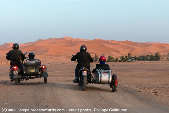 Triumph Scrambler Yéti vs Ural Scrambler EFI 2WD sur la piste