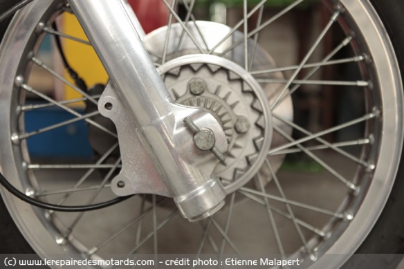 Tout était prévu pour équiper sa monture d'un double disque de frein AV. Il était alors impératif de remplacer le maître-cylindre par un 19.05 mm de diamètre.