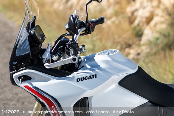 Le réservoir de carburant de la Ducati DesertX V2
