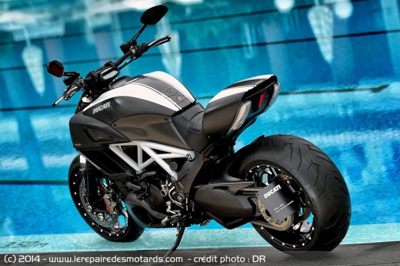 Vue arrière Ducati Diavel