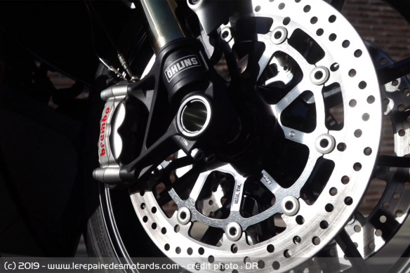 Le système de freinage, bien assisté par l'ABS Bosch Cornering, est au dessus de tout reproche