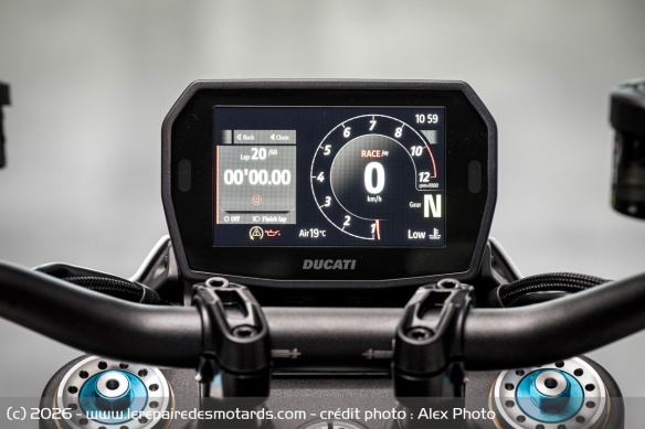 L'instrumentation TFT 5 pouces de la Ducati Hypermotard V2 SP