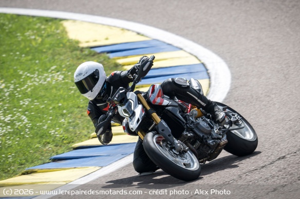 L'Hypermotard brille toujours par son agilité