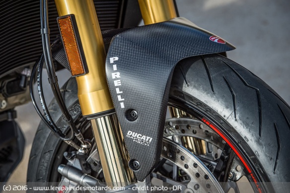 Fourche inversée et garde-boue carbone du Monster 1200 S