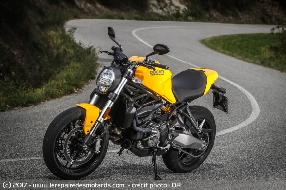 Ducati Monster 821 de coté