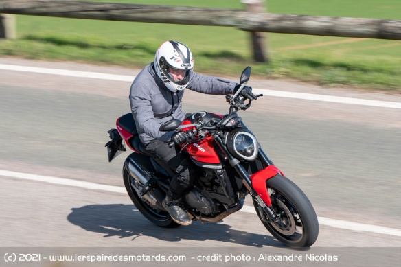 111 ch et 93 Nm pour 188 kg avec les pleins, les chiffres parfaitement l'attitude du roadster