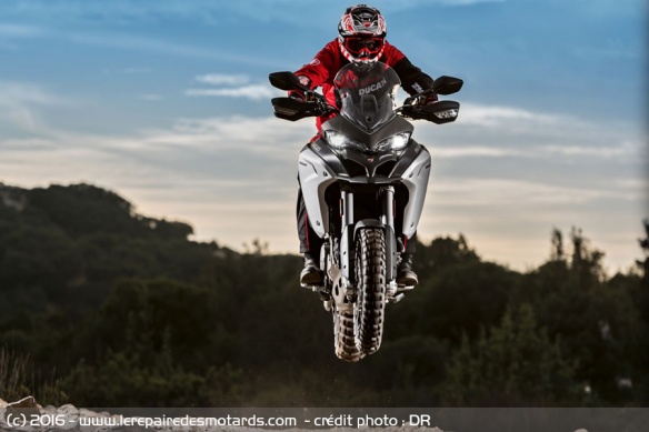 Saut en Ducati Multistrada Enduro